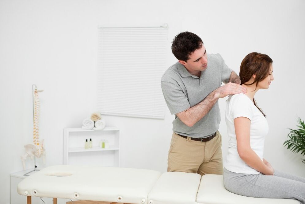 Massaggio al collo per l'osteocondrosi